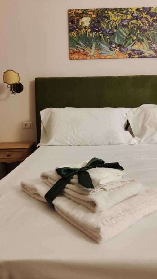 B&B Romeo Luxury Rooms カターニア エクステリア 写真