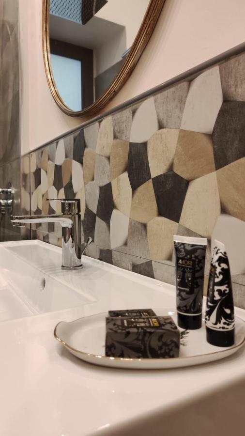 B&B Romeo Luxury Rooms カターニア エクステリア 写真