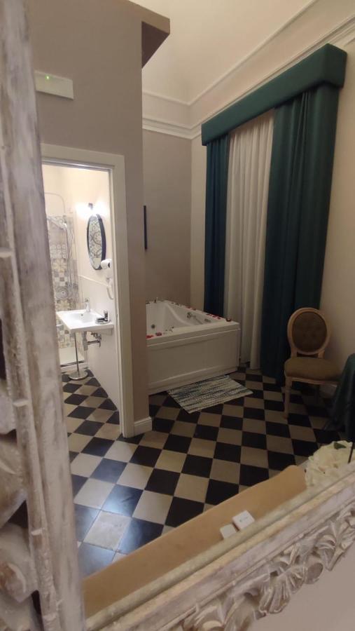 B&B Romeo Luxury Rooms カターニア エクステリア 写真