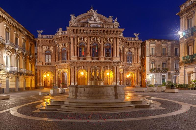 B&B Romeo Luxury Rooms カターニア エクステリア 写真